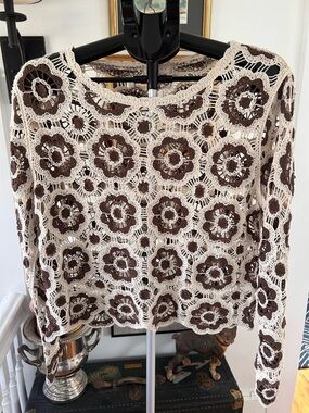 Adiva Crochet Floral Open-Knit Long Sleeve Top in Cream and Brown